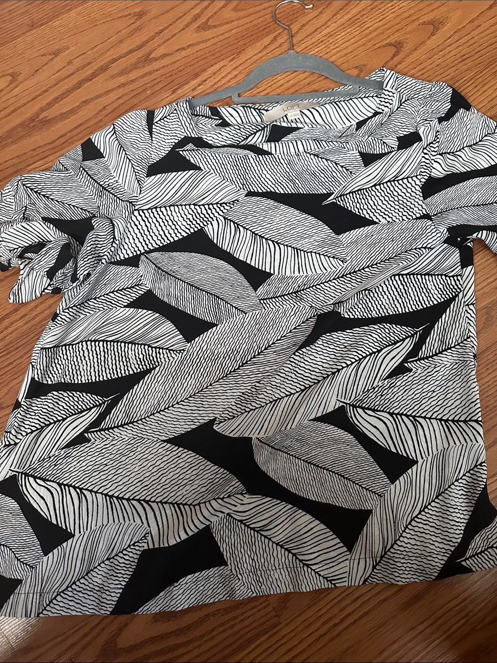 LOFT Black and White Leaf Print Short Sleeve Blouse